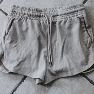 Super cute h and m sweatshorts